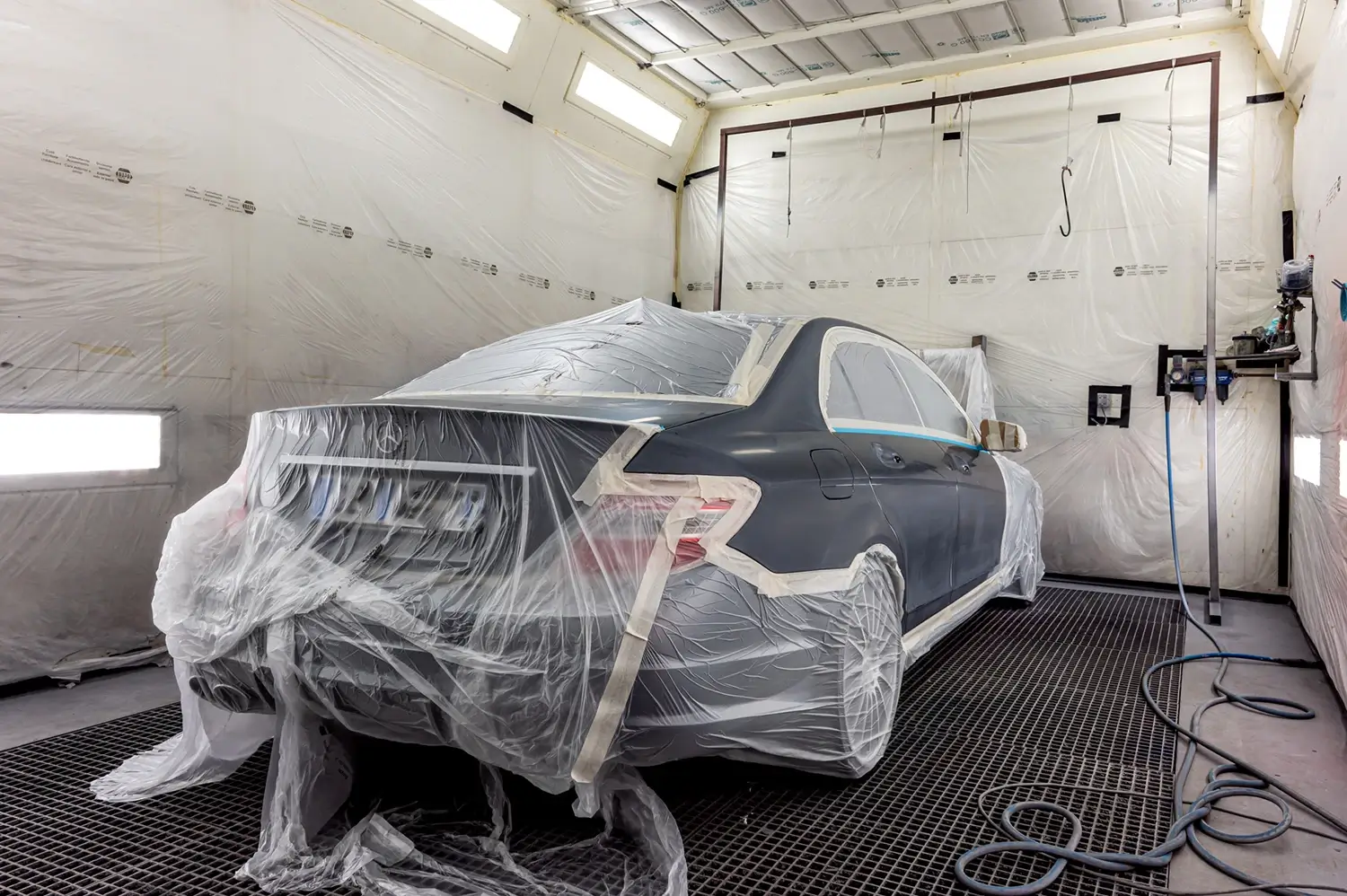 Peinture voiture en cabine à La Farlède